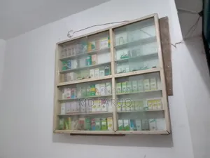ফার্মেসির র‍্যাক বিক্রি হবে মালামালসহ