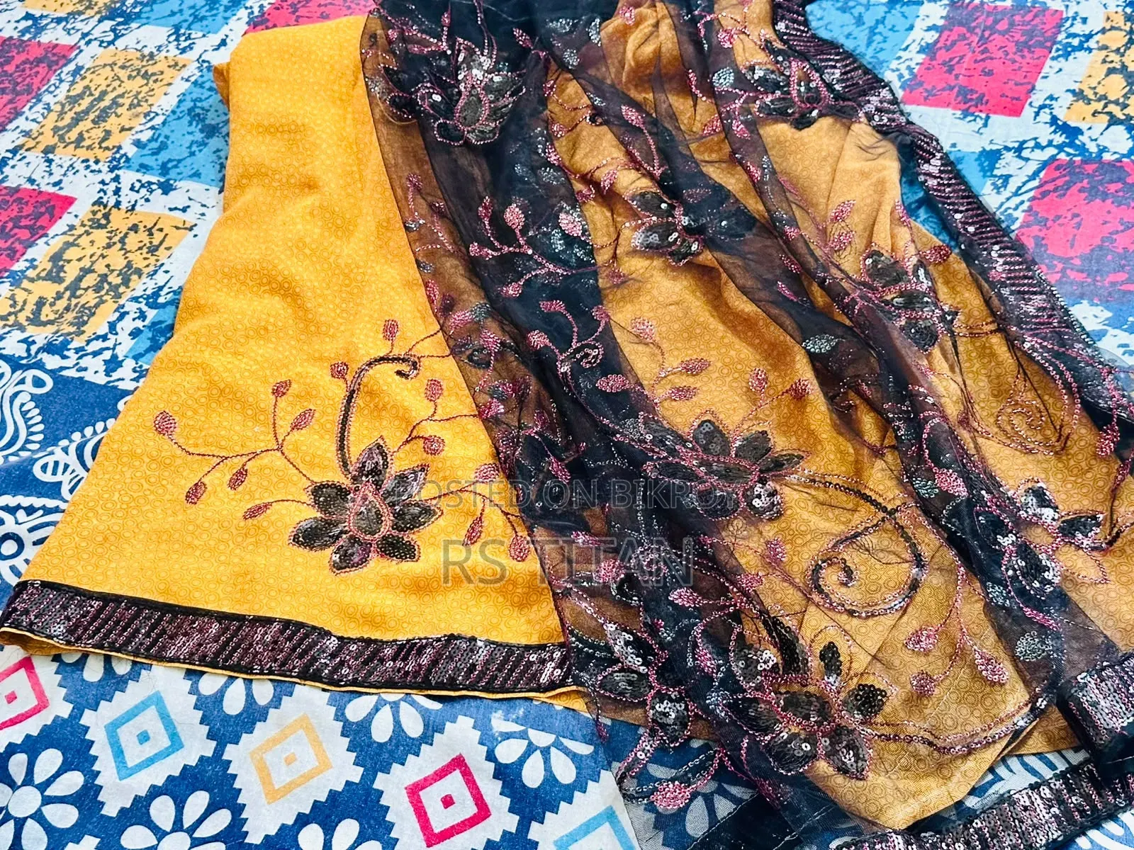 শাড়ি অনেক সুন্দর