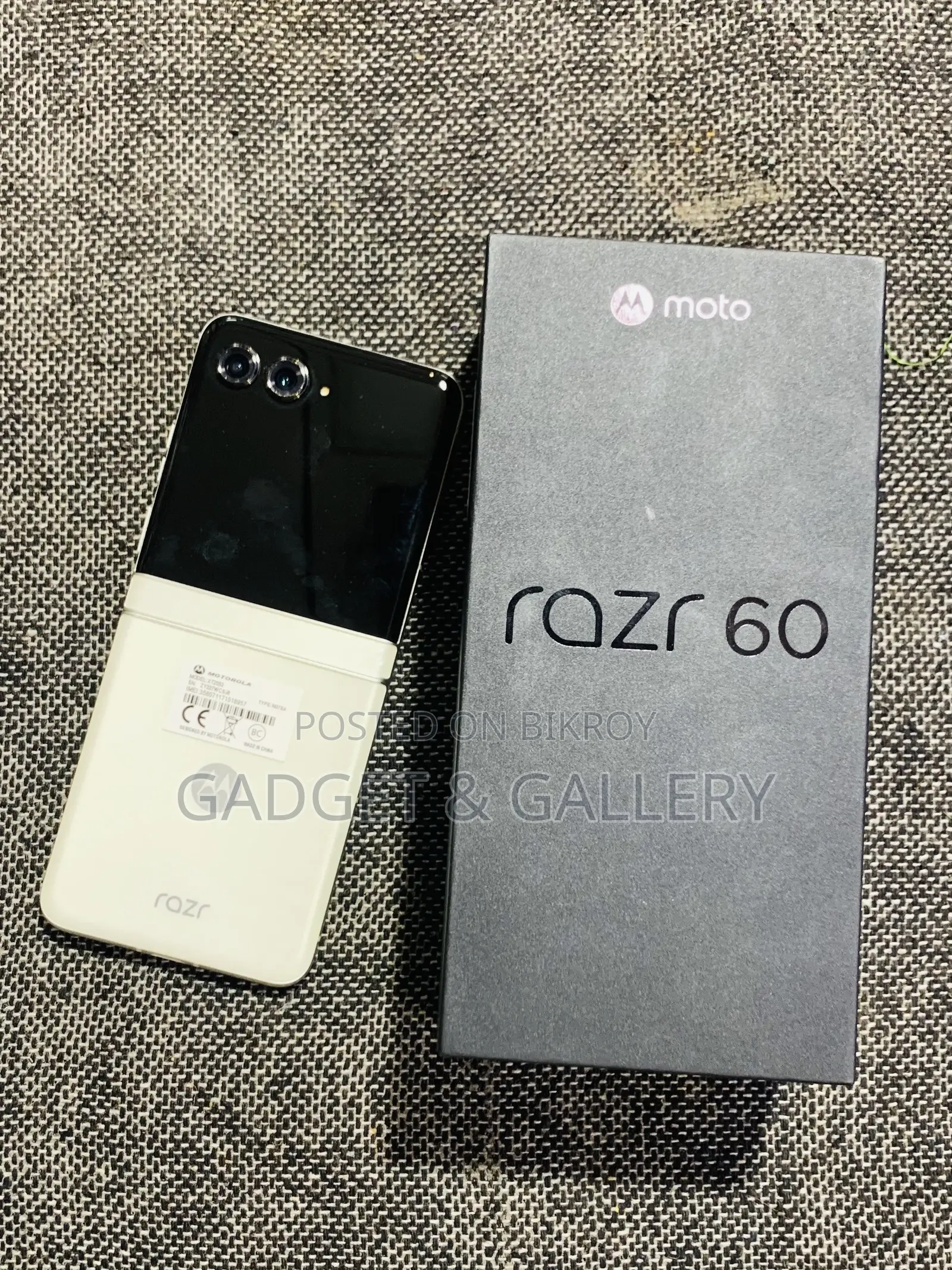 মটোরোলা রেজর ৬০ ২৫৬ জিবি হোয়াইট