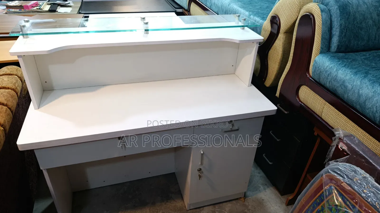 Reception Table With Glass Top (Urgent Sell)