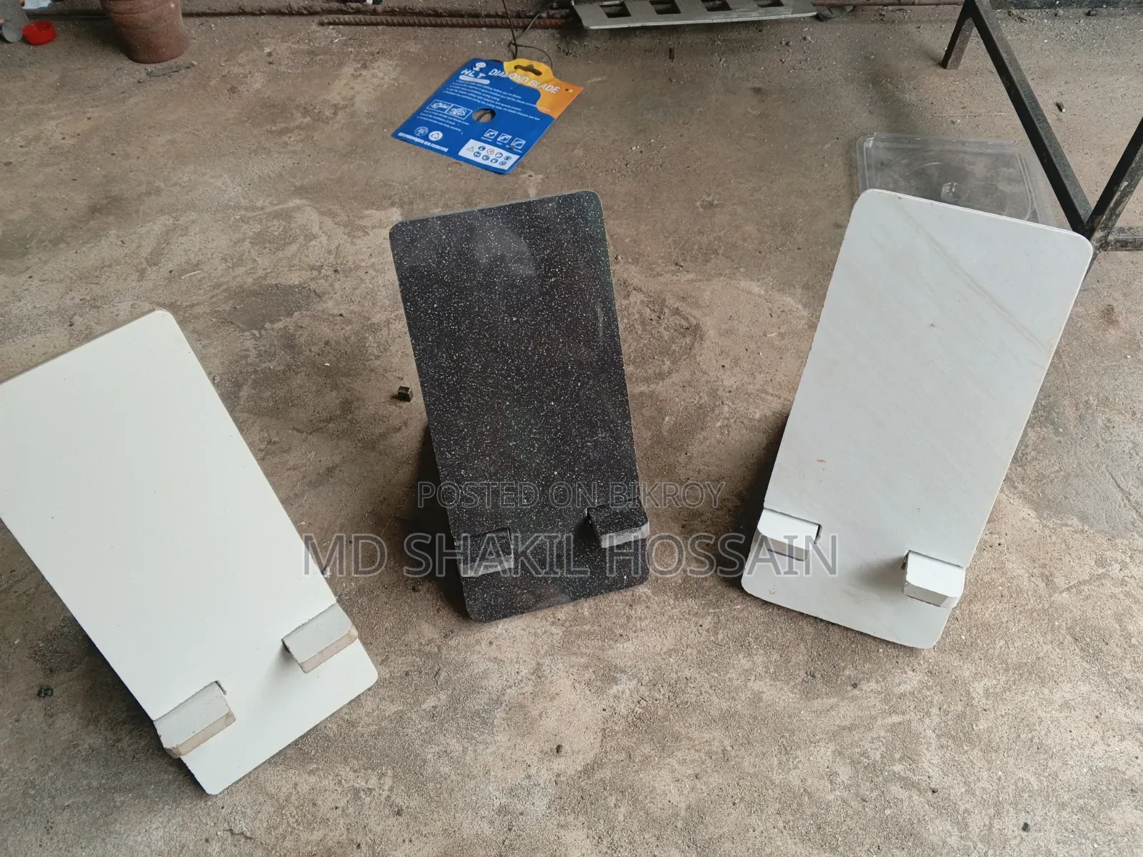মোবাইল স্ট্যান্ড
