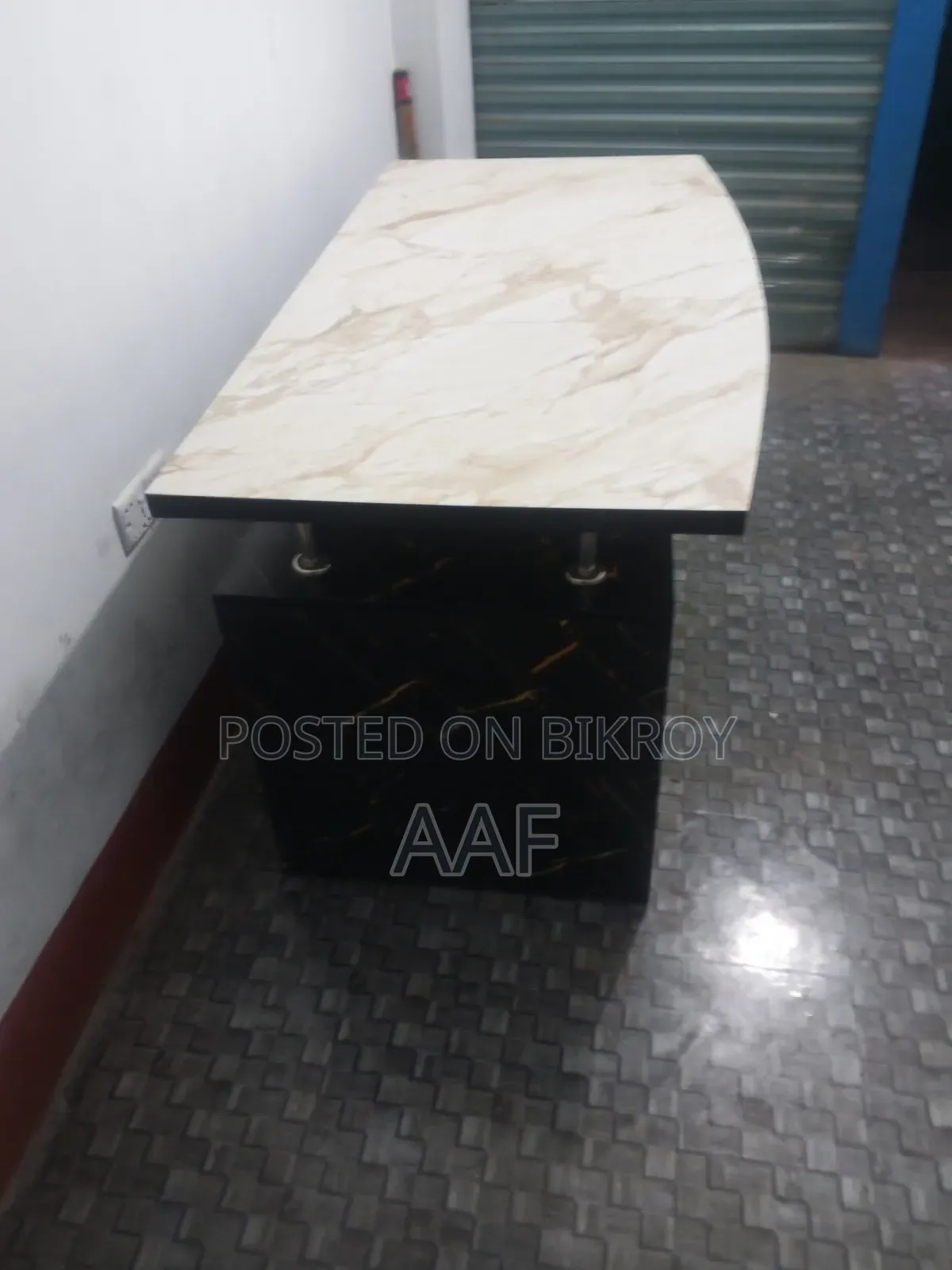 টেবিল বিক্রয় হবে