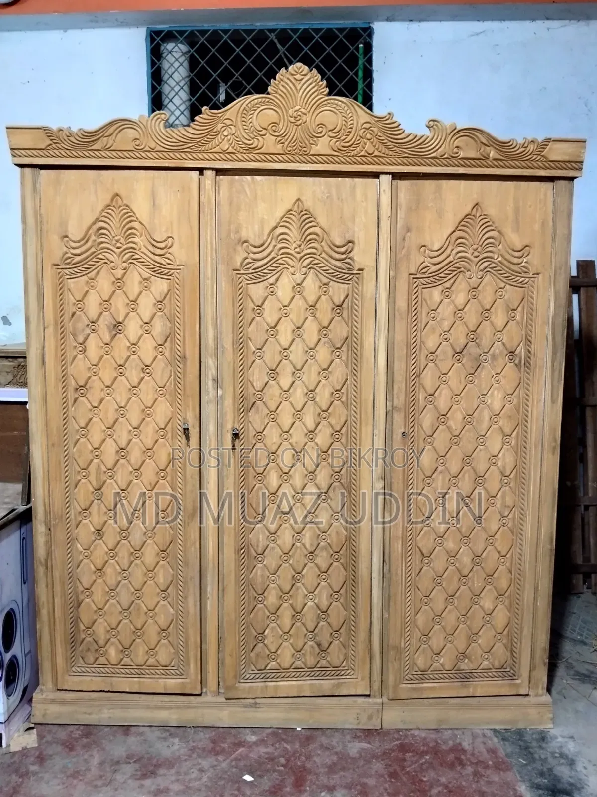 Three-door almirah