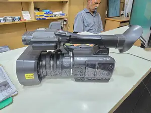 Panasonic HC-pv100 Professional Camcorder