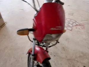 Hero Dawn 100 2016 Red