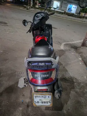 Mahindra Gusto 2016 Blue