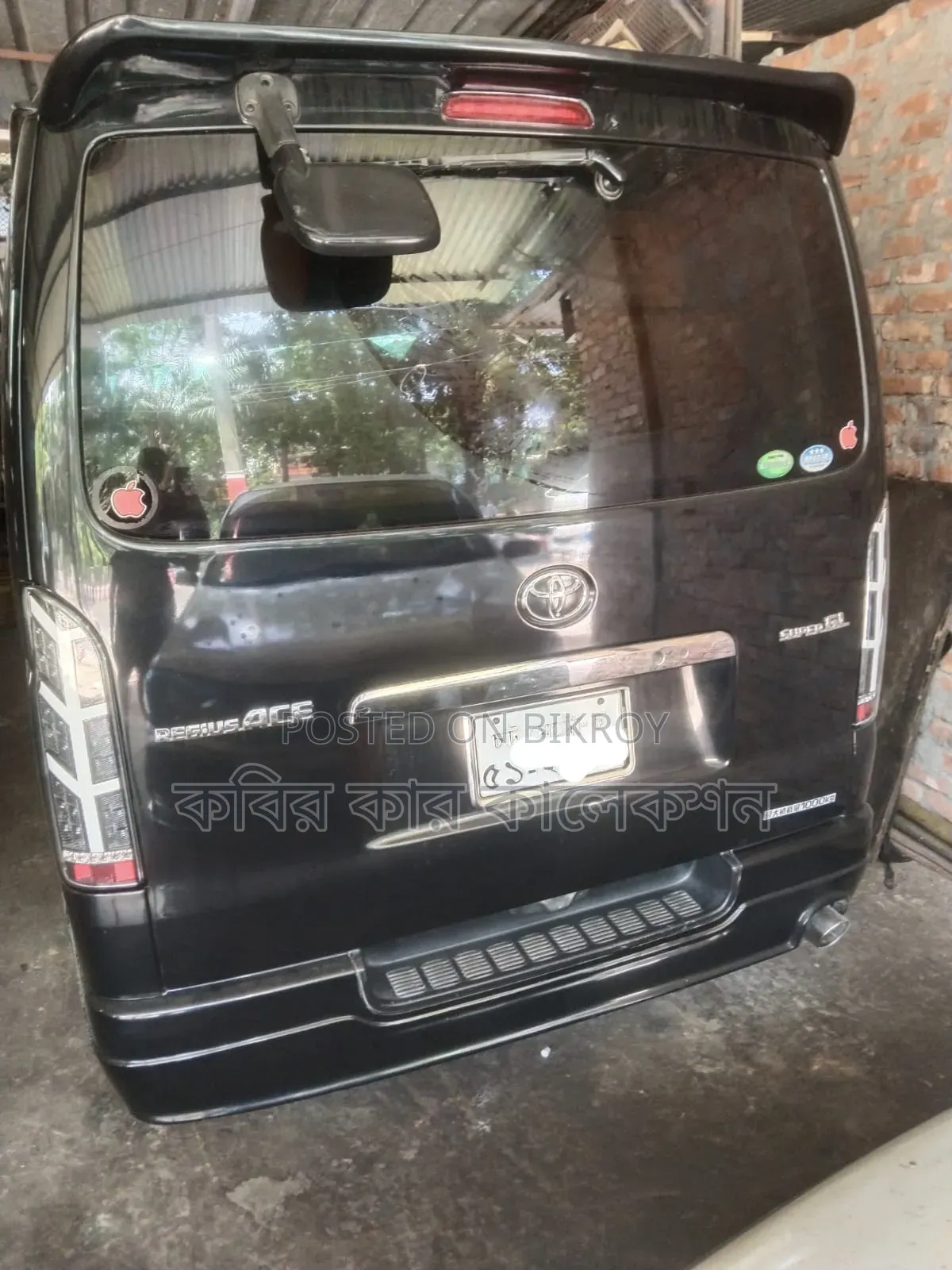 Toyota HiAce 2014 Black