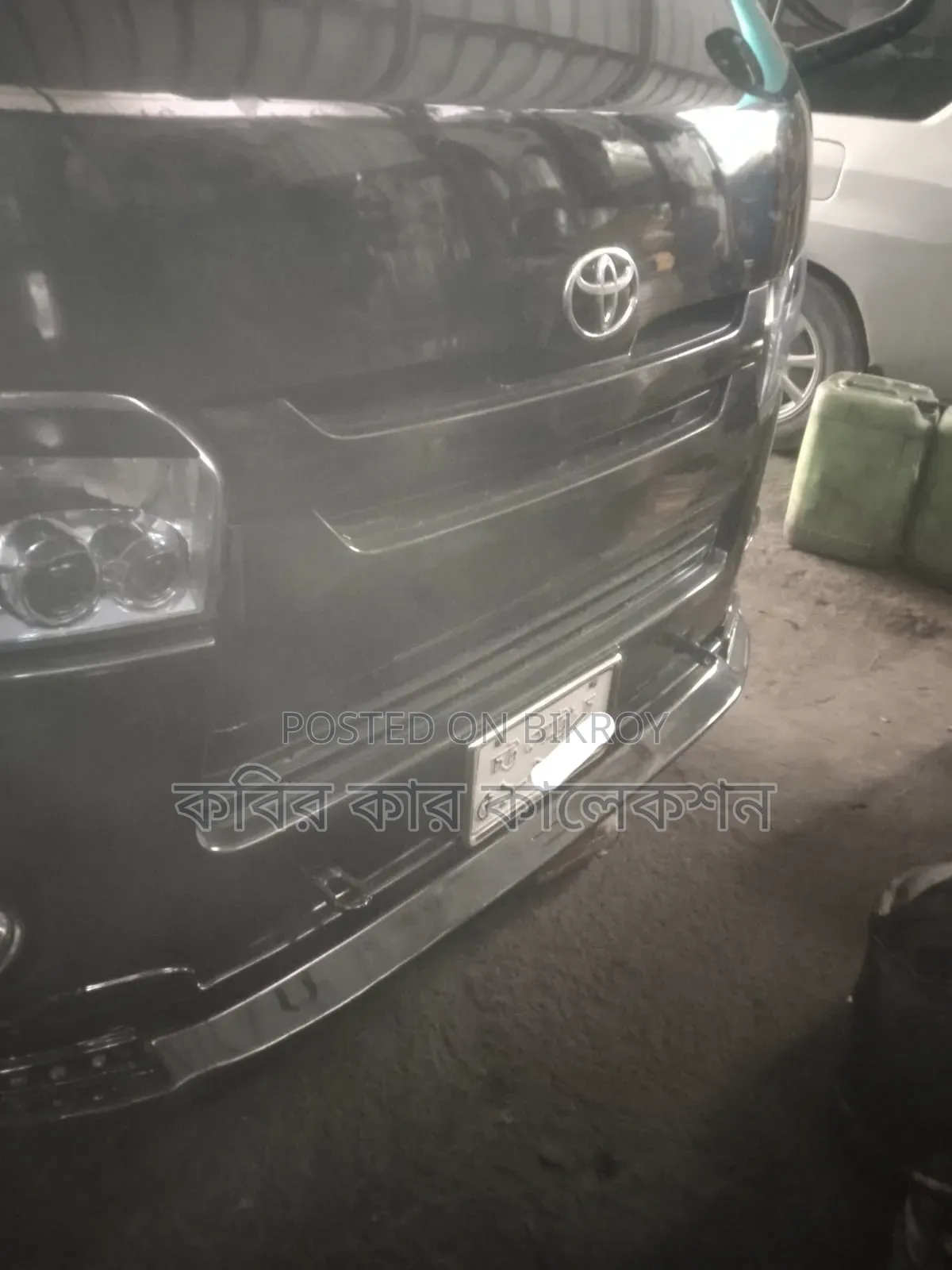 Toyota HiAce 2014 Black