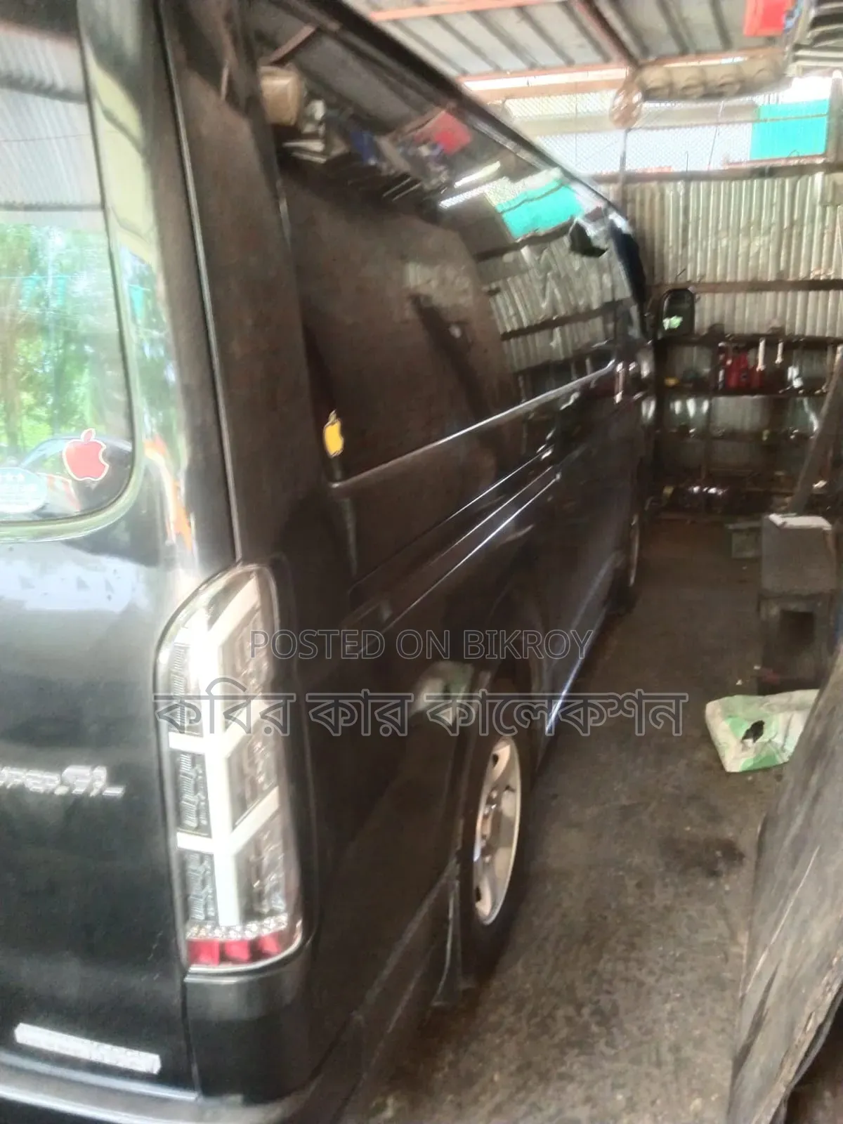 Toyota HiAce 2014 Black