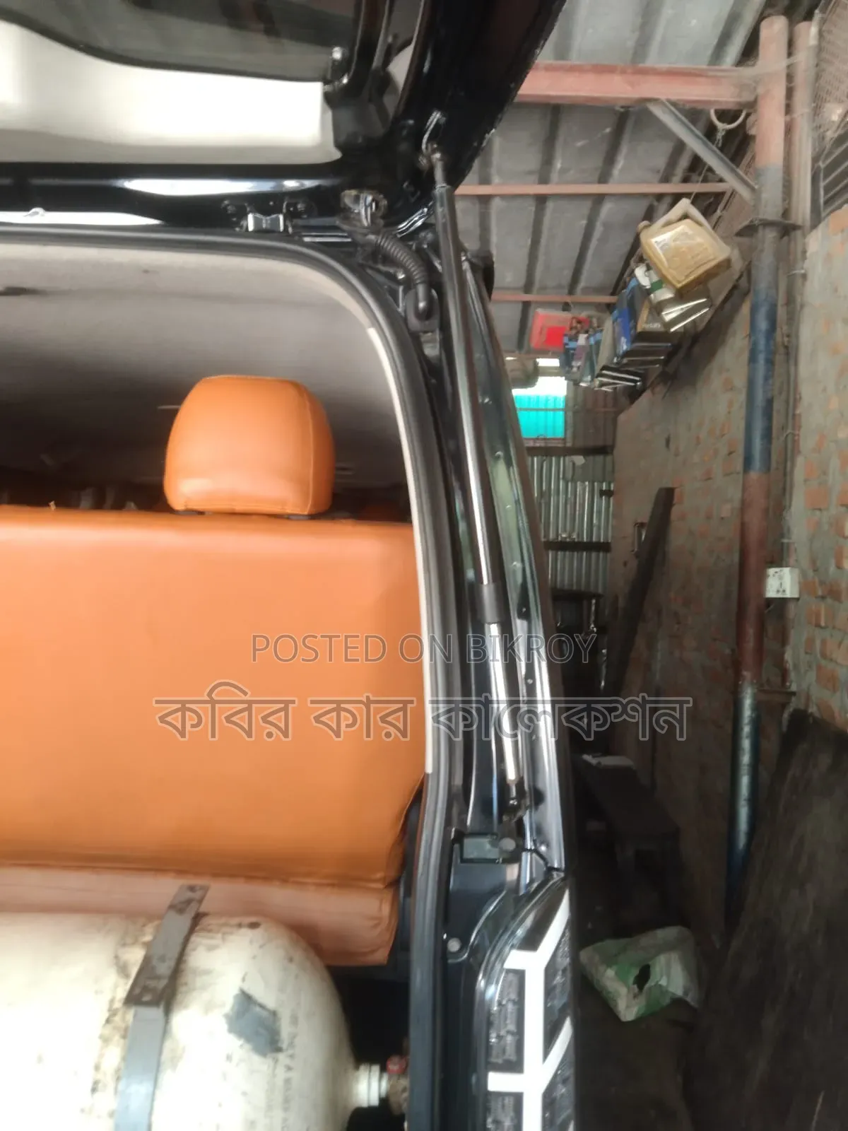Toyota HiAce 2014 Black