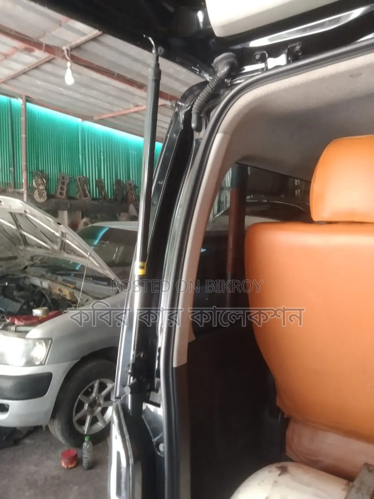 Toyota HiAce 2014 Black