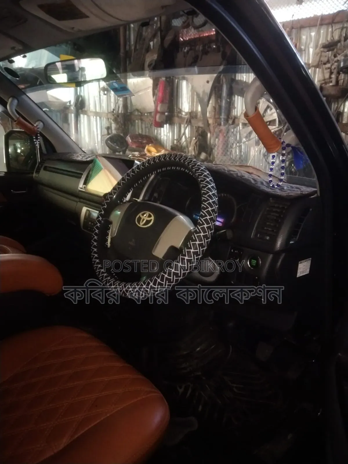 Toyota HiAce 2014 Black