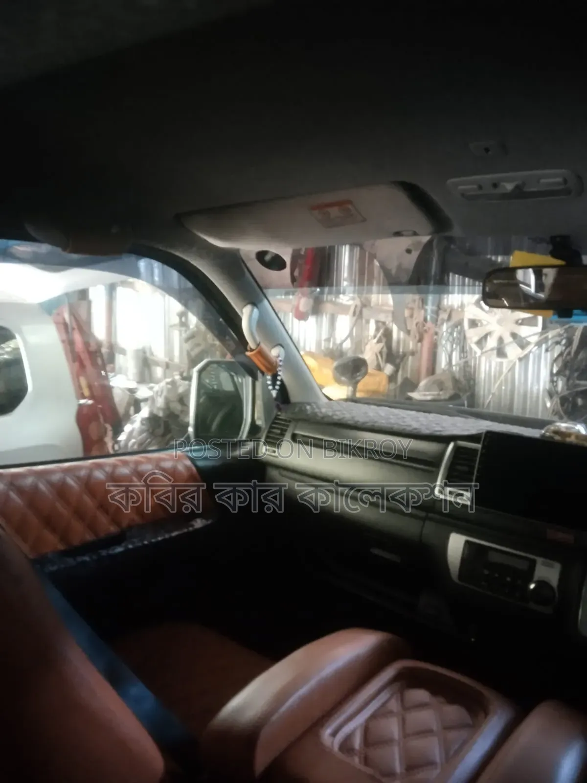 Toyota HiAce 2014 Black