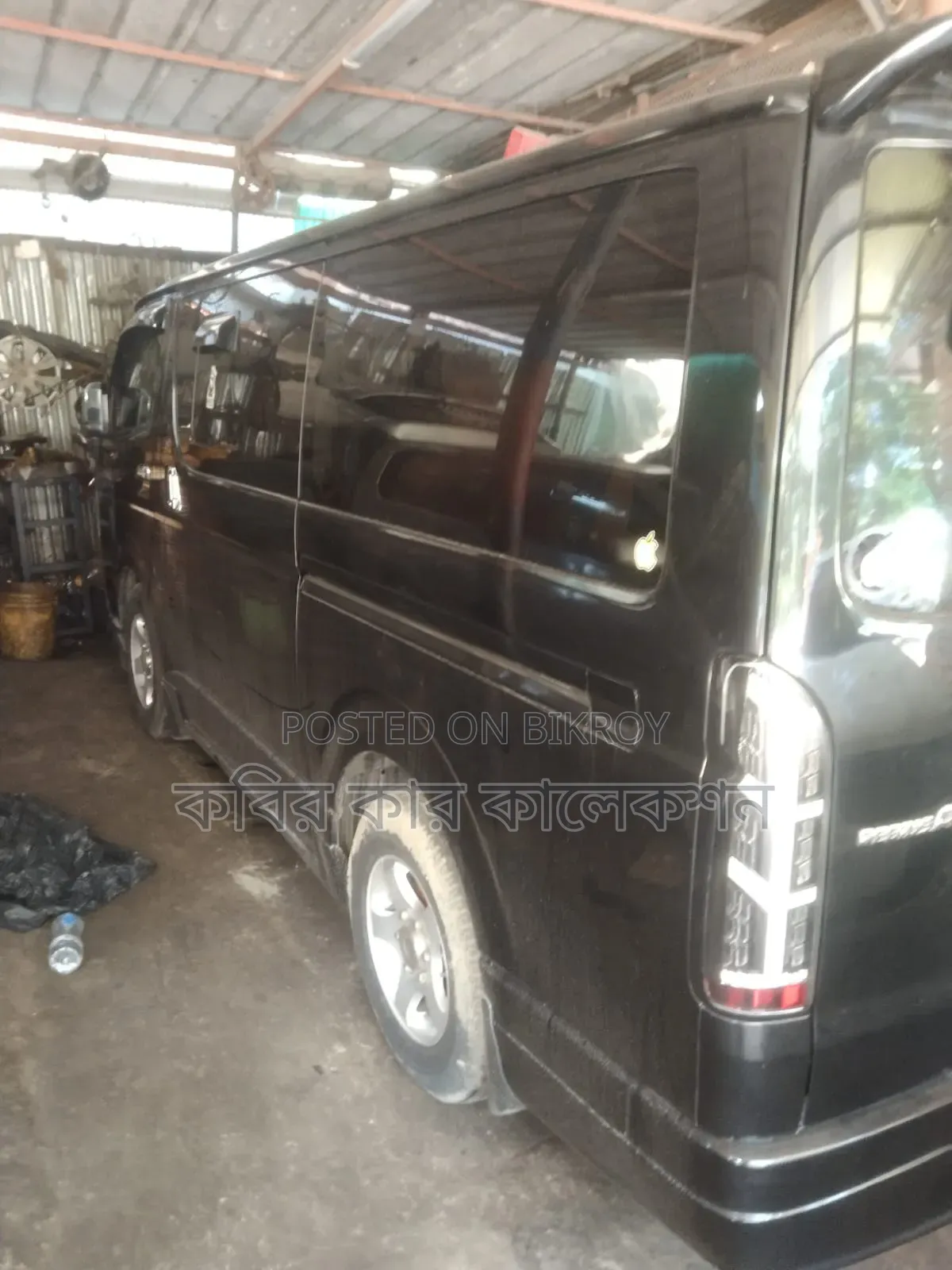 Toyota HiAce 2014 Black