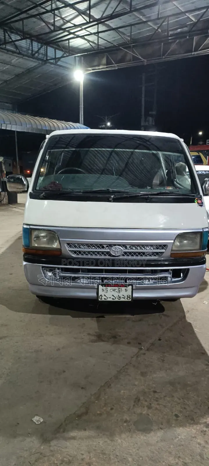 Toyota HiAce 2003 White