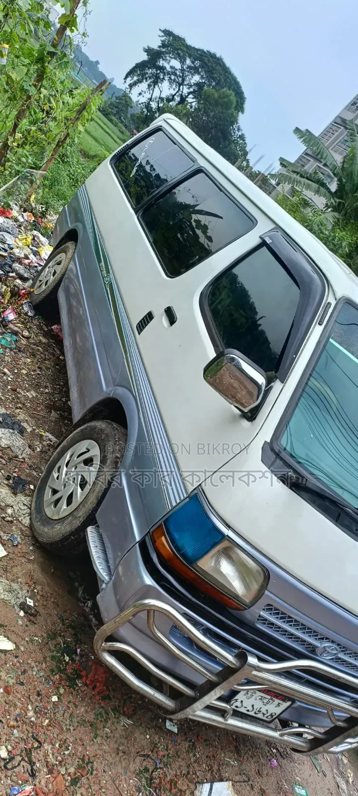 Toyota HiAce 2003 White
