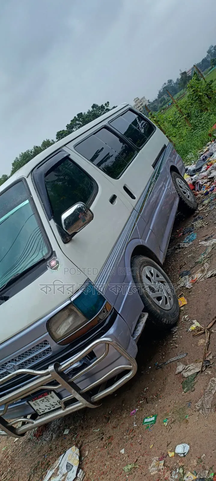 Toyota HiAce 2003 White