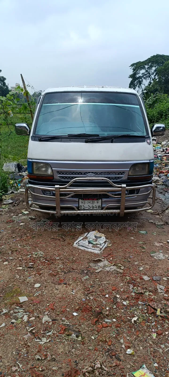 Toyota HiAce 2003 White