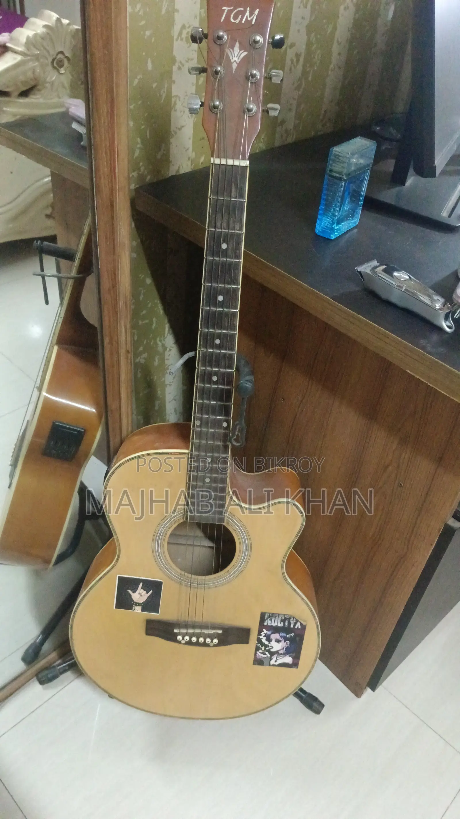 TGM AG50CE Guitar With Equalizer Installed