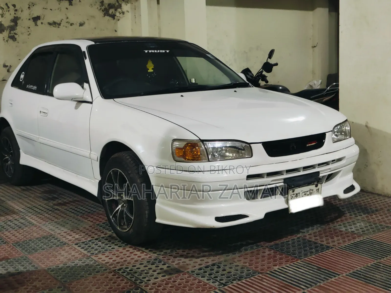 Toyota Corolla 1996 White