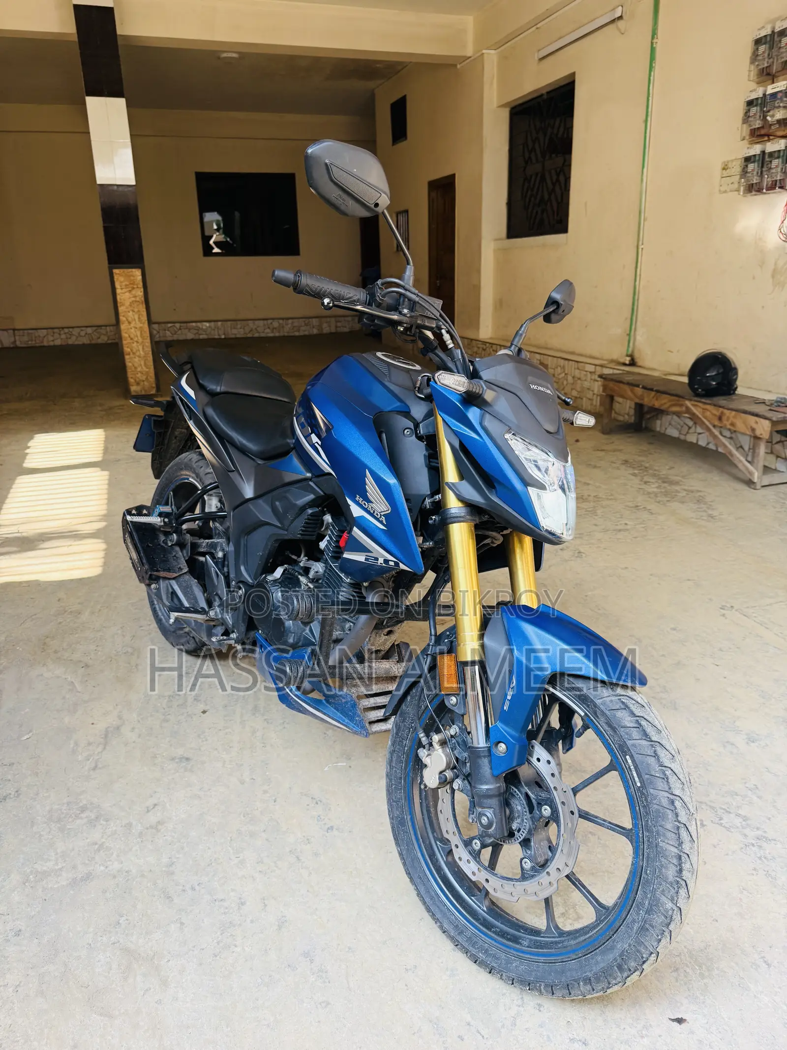 Honda Hornet 2.0 2025 Blue