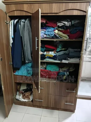 Almari Partex