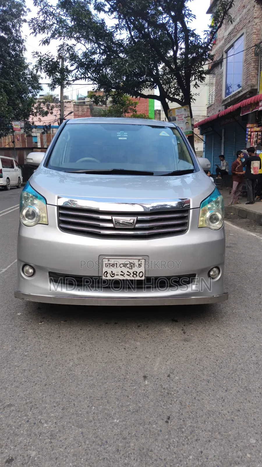 Toyota Noah 2.0 143hp AWD (7 Seater) 2011 Silver