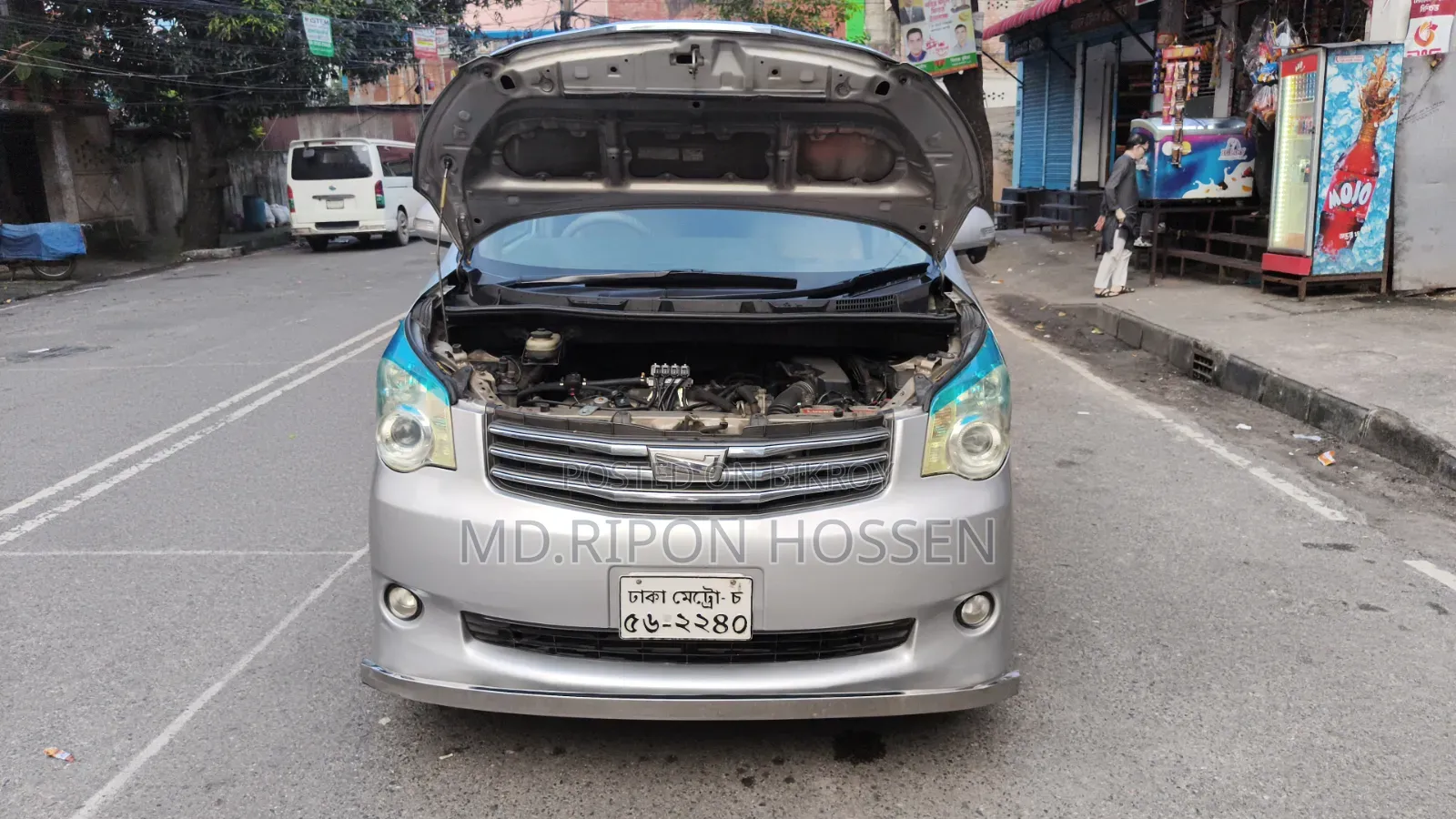 Toyota Noah 2.0 143hp AWD (7 Seater) 2011 Silver