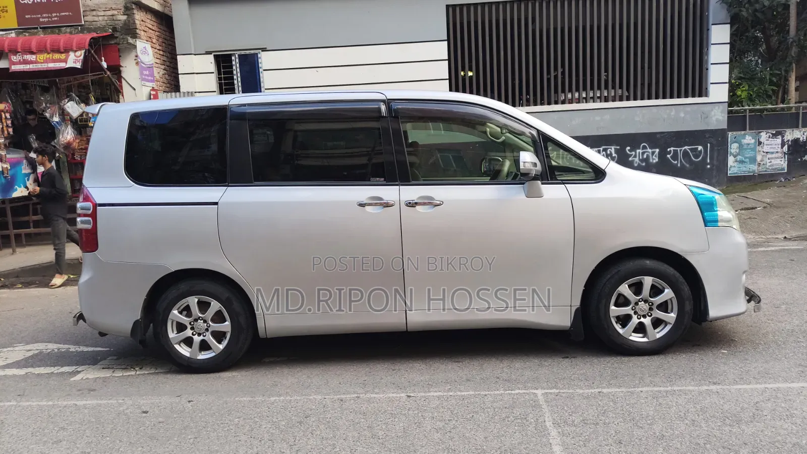 Toyota Noah 2.0 143hp AWD (7 Seater) 2011 Silver