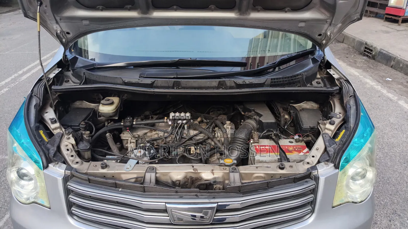 Toyota Noah 2.0 143hp AWD (7 Seater) 2011 Silver