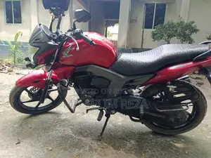 Honda CB 2016 Red