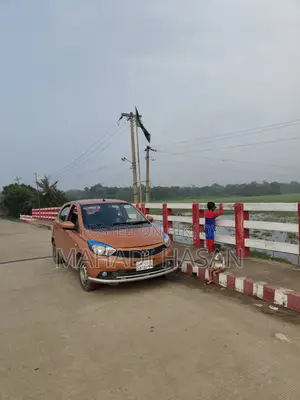 Tata Tiago 2018 Gold