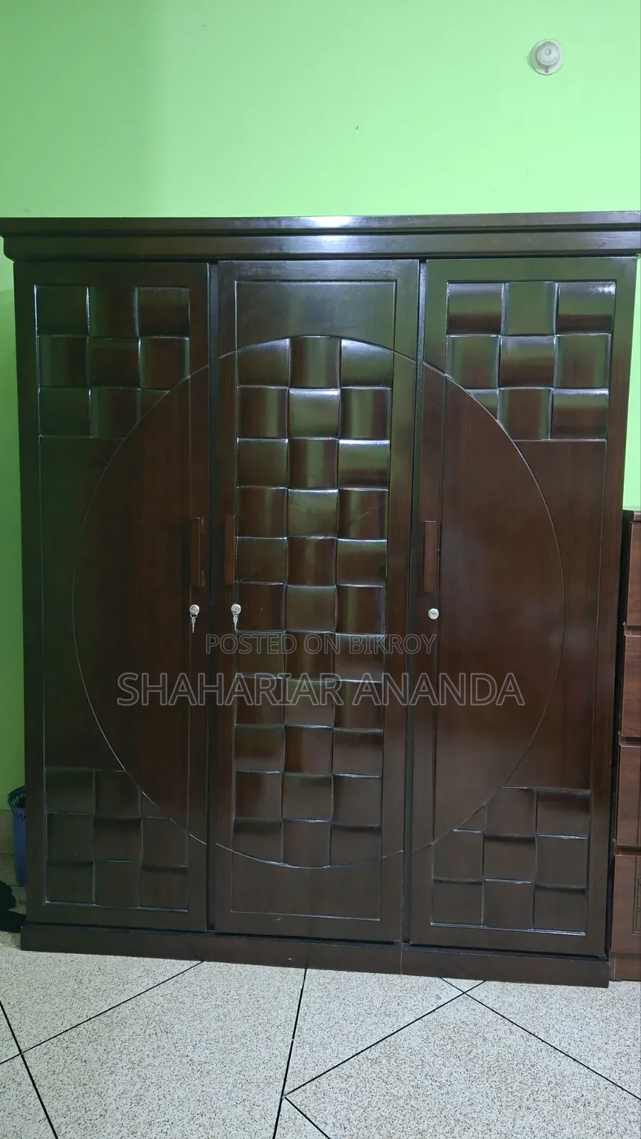 Canadian Wood-এর ৩ পাল্লার আলমারি | মাত্র ৩ মাস ব্যবহার | প্রায় নতুন