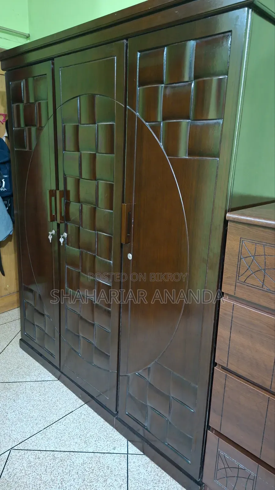 Canadian Wood-এর ৩ পাল্লার আলমারি | মাত্র ৩ মাস ব্যবহার | প্রায় নতুন