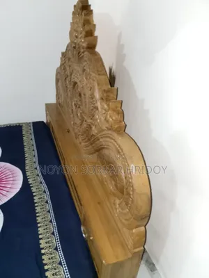আকাশ মনি কাঠের খাট