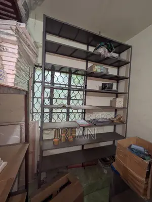 দোকানে লোহার থাক