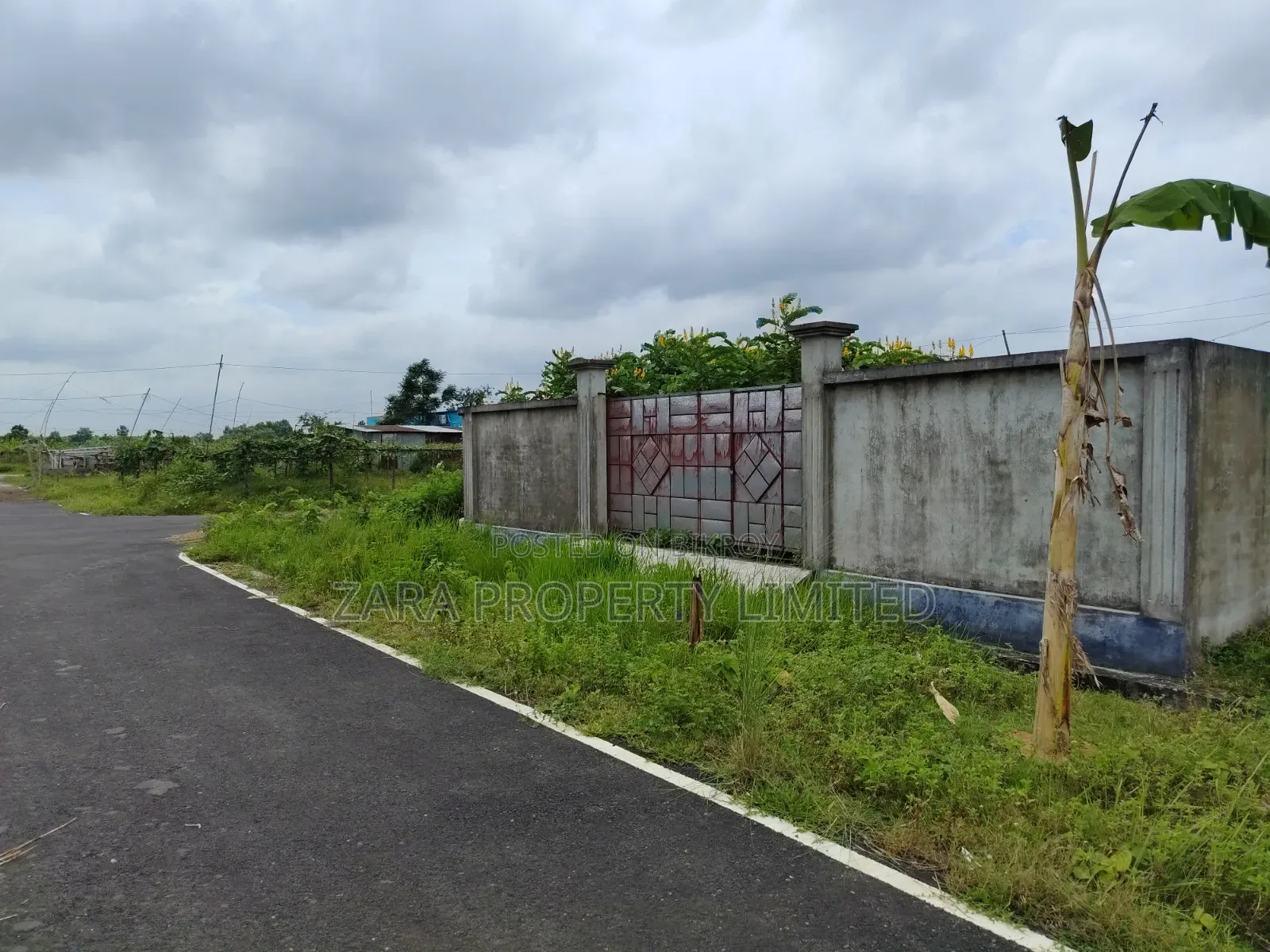 দক্ষিণ পূর্ব কর্নার ৩ কাঠা ১৫ নং সেক্টরে