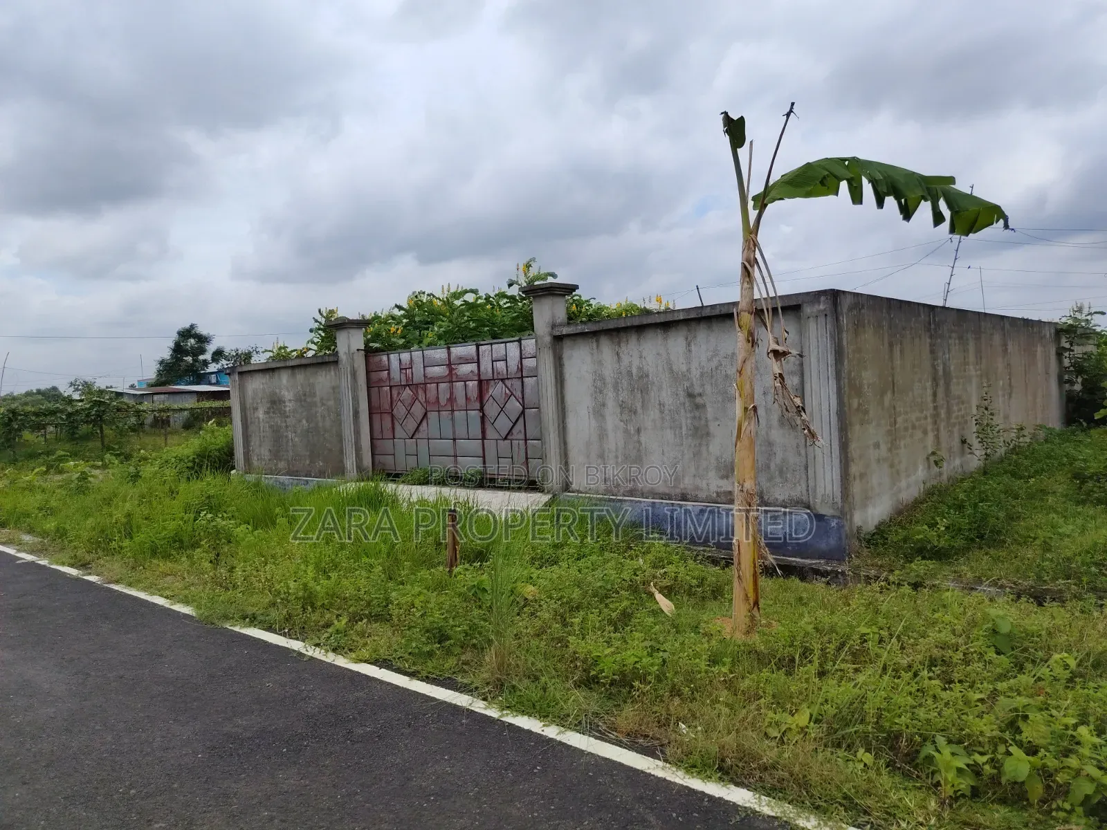 দক্ষিণ পূর্ব কর্নার ৩ কাঠা ১৫ নং সেক্টরে