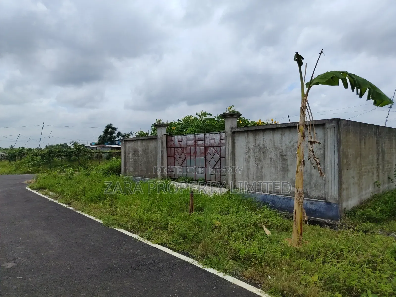 দক্ষিণ পূর্ব কর্নার ৩ কাঠা ১৫ নং সেক্টরে