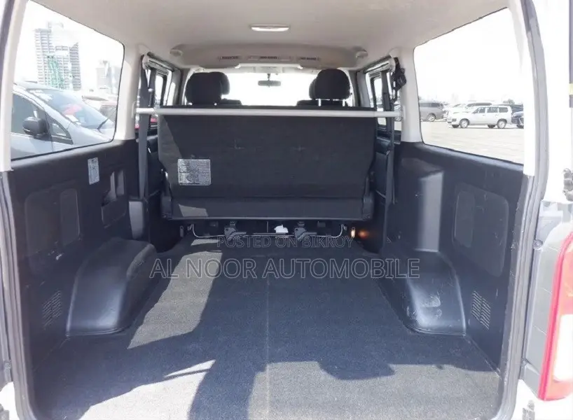 Toyota HiAce 2021 Silver