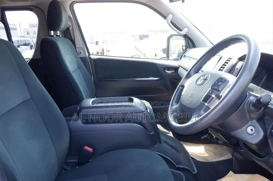 Toyota HiAce 2021 Silver