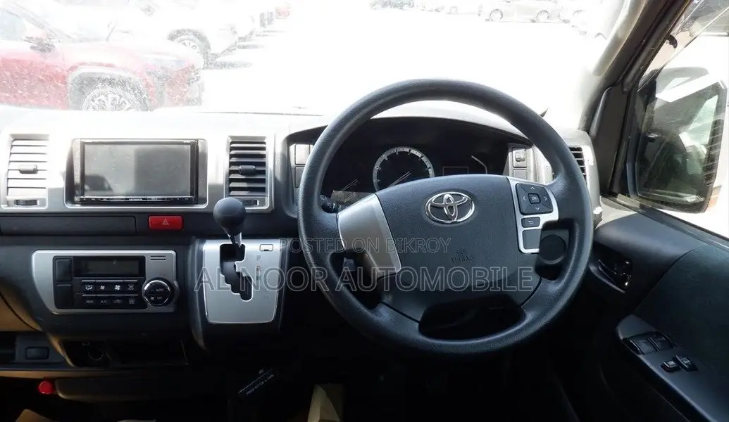 Toyota HiAce 2021 Silver