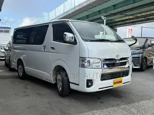 Toyota HiAce 2021 White