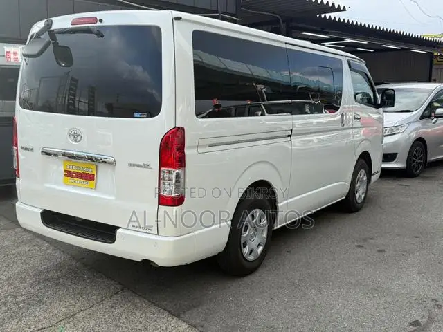 Toyota HiAce 2021 White