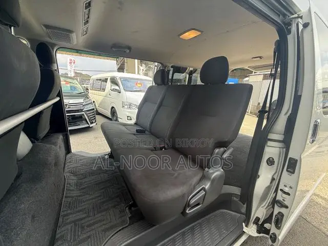 Toyota HiAce 2021 White