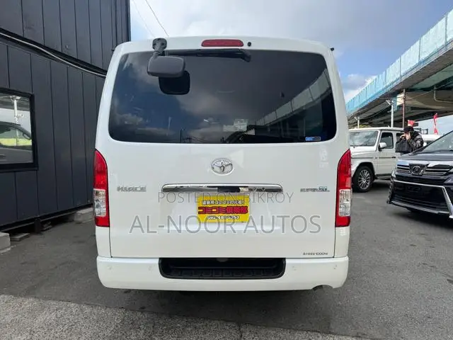Toyota HiAce 2021 White