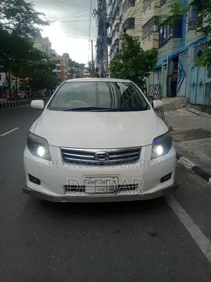 টয়োটা অ্যাক্সিও ২০১২ সাদা