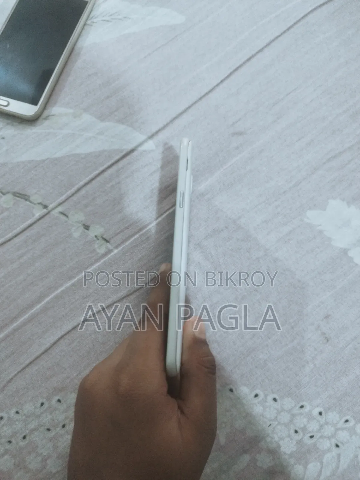 Samsung Galaxy J7 32 GB White