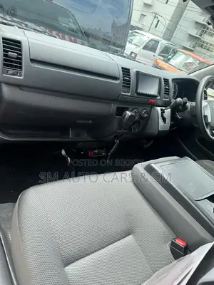 Toyota HiAce 2021 Silver