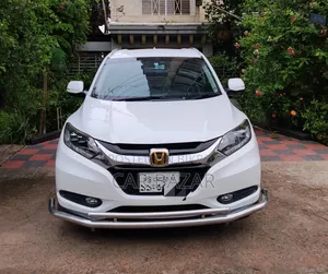 Honda Vezel 1.5 Hybrid 2WD 2014 Pearl